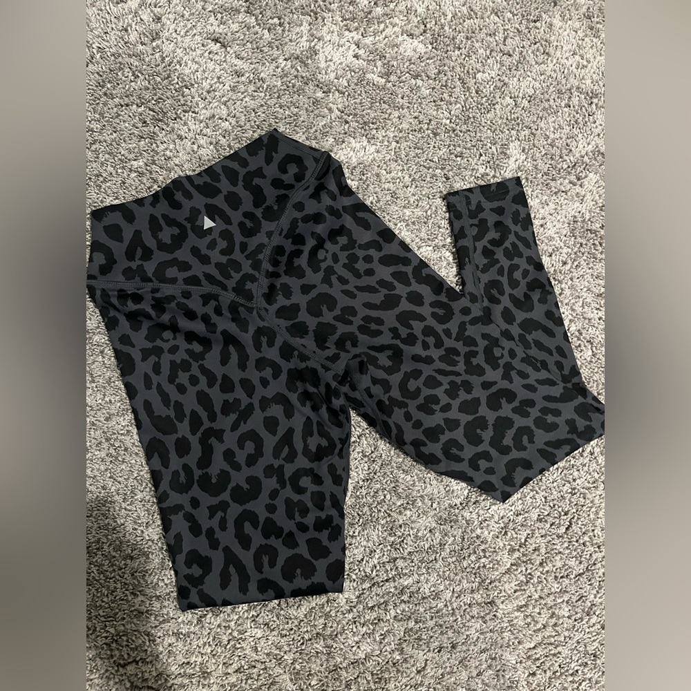 Midnight black balance cheetah print leggings